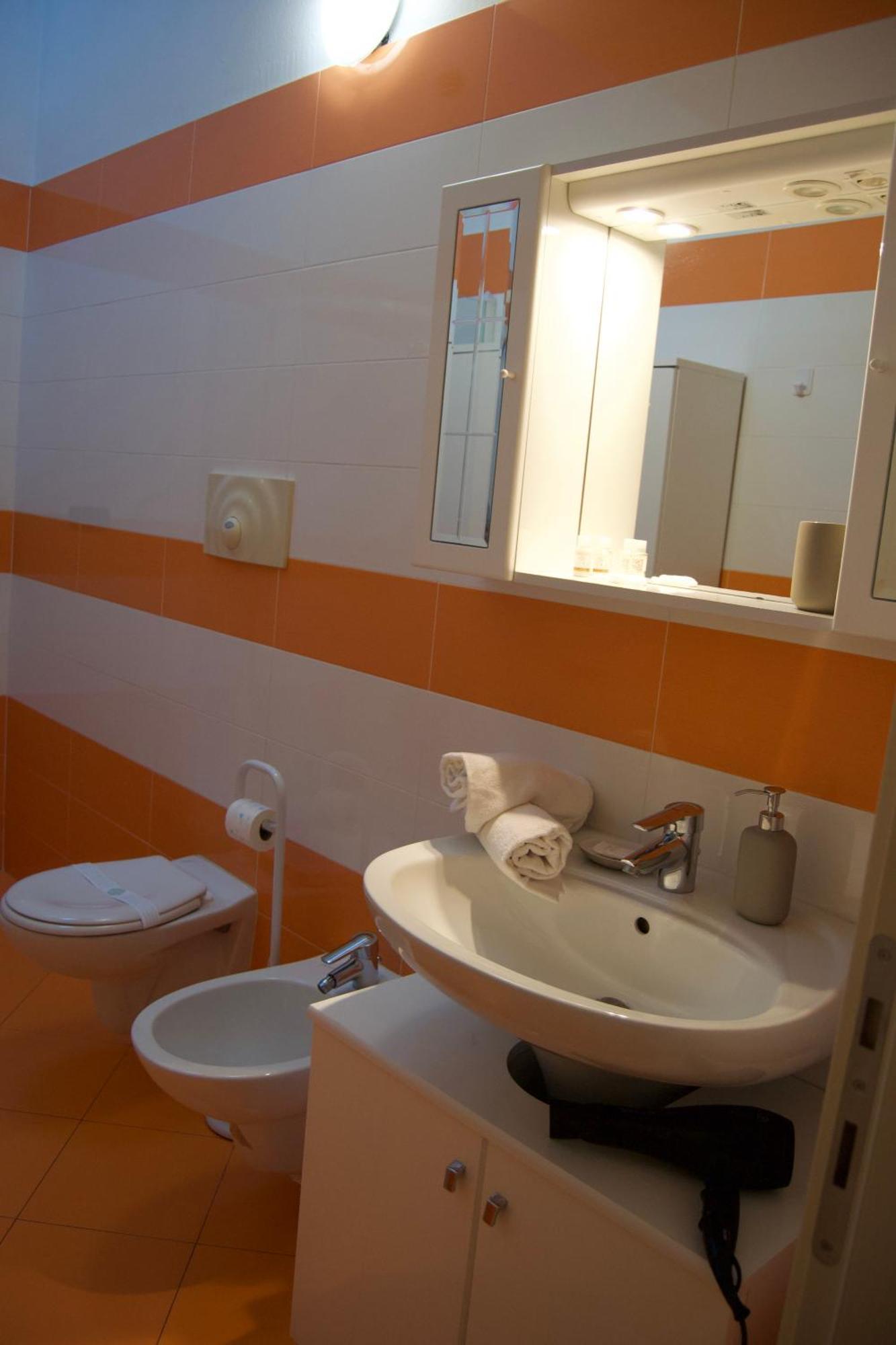 Casa Viola, Deliziosa Mansarda In Centro Storico Apartment Modena Ngoại thất bức ảnh
